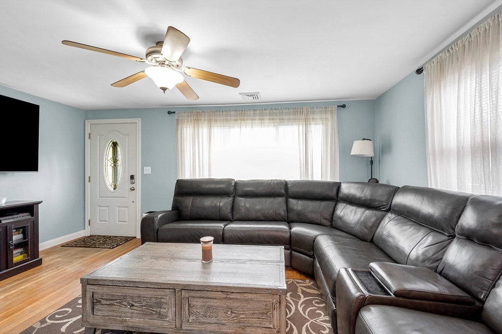1295 Hildreth St, Dracut, MA Photo #4