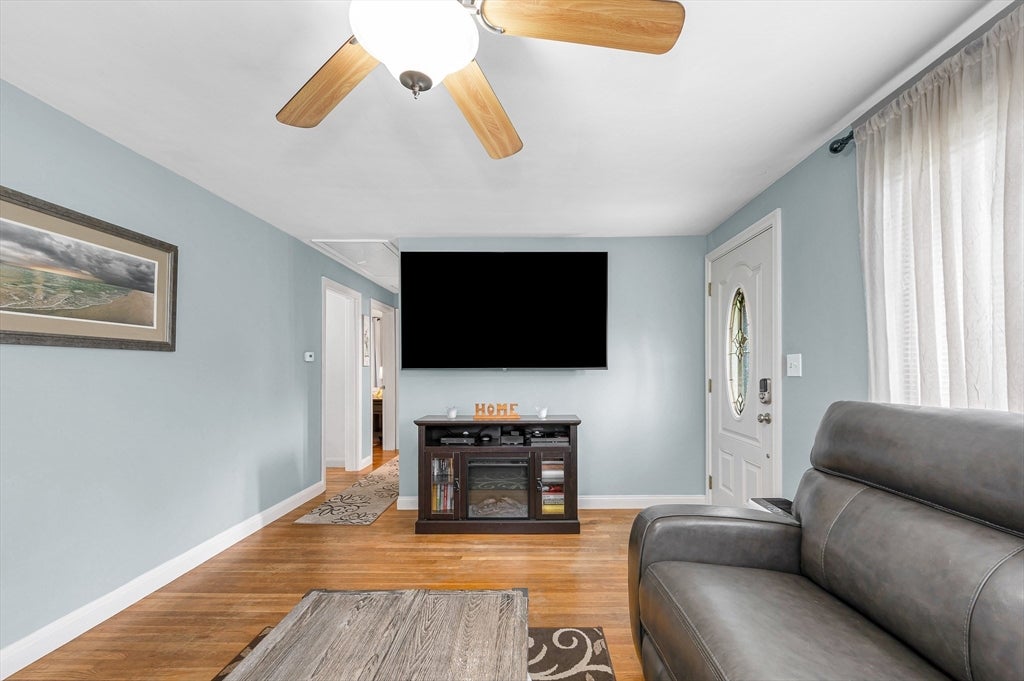 1295 Hildreth St, Dracut, MA Photo #5