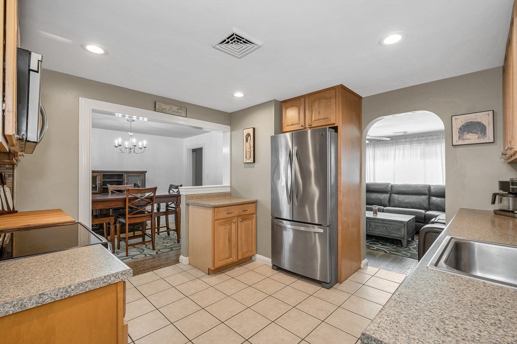 1295 Hildreth St, Dracut, MA Photo #8
