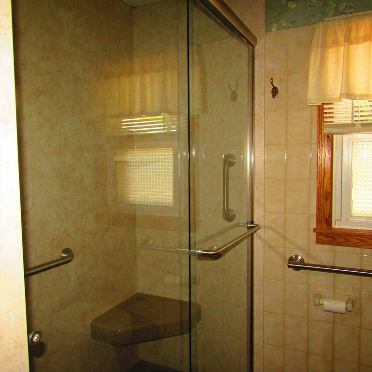 33 Claire Avenue, Northampton, MA Photo #16
