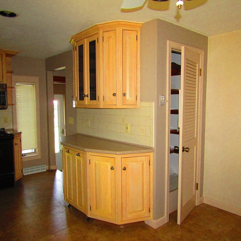 33 Claire Avenue, Northampton, MA Photo #12