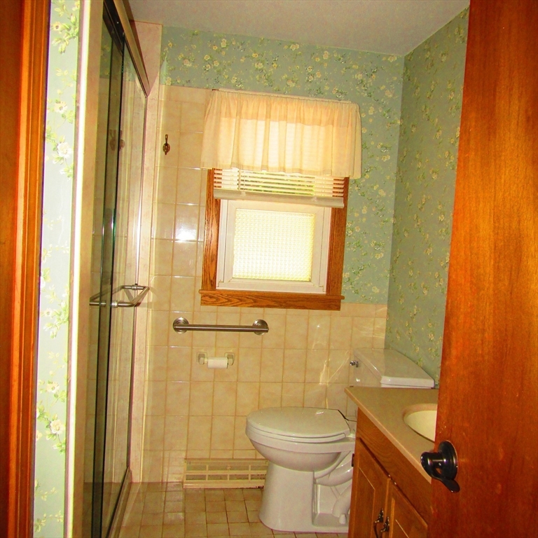 33 Claire Avenue, Northampton, MA Photo #14