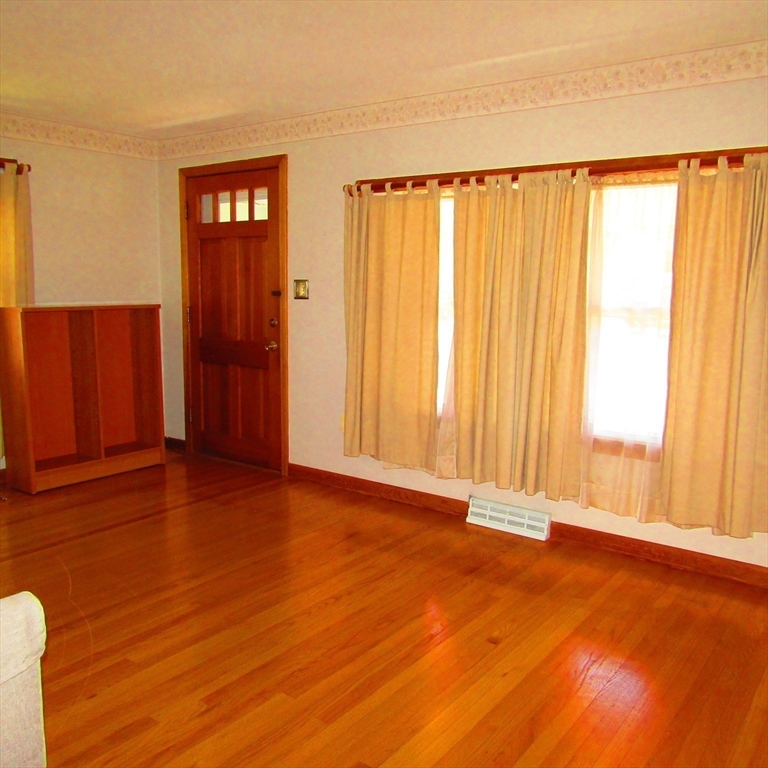 33 Claire Avenue, Northampton, MA Photo #13