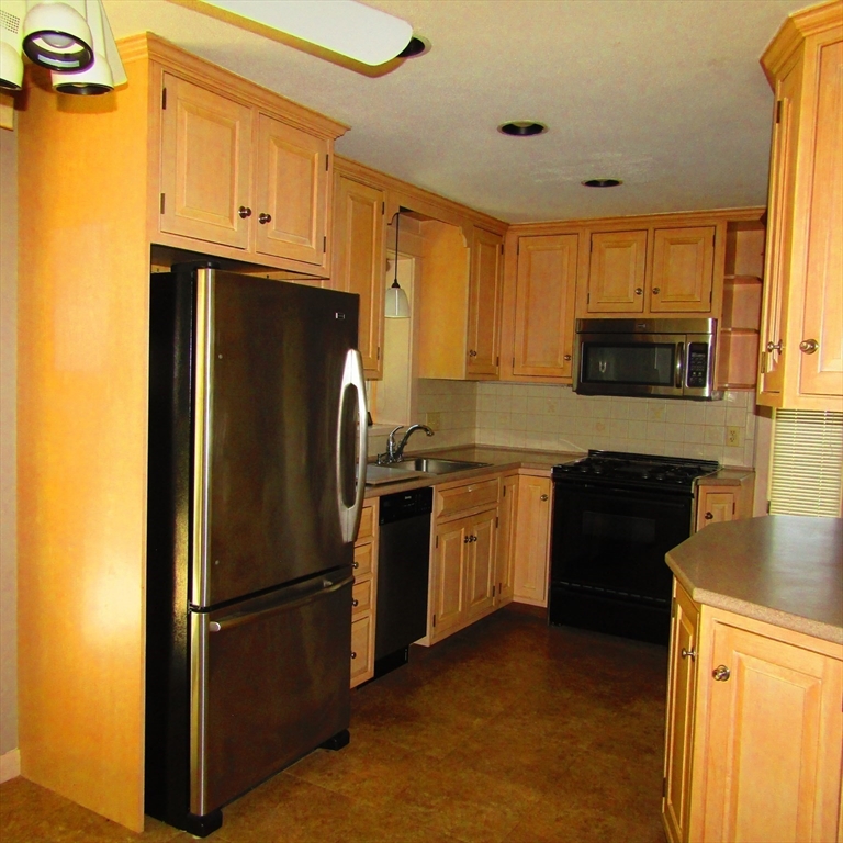 33 Claire Avenue, Northampton, MA Photo #11