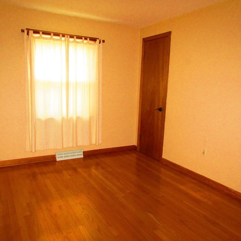 33 Claire Avenue, Northampton, MA Photo #17