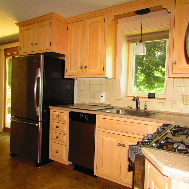 33 Claire Avenue, Northampton, MA Photo #10
