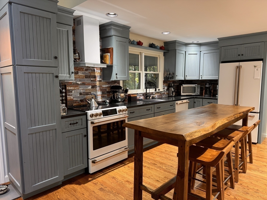 9 Strawberry Hill Rd
