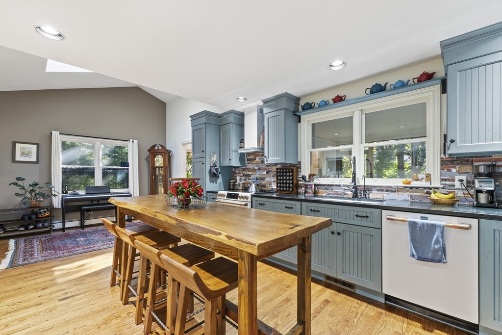 9 Strawberry Hill Rd