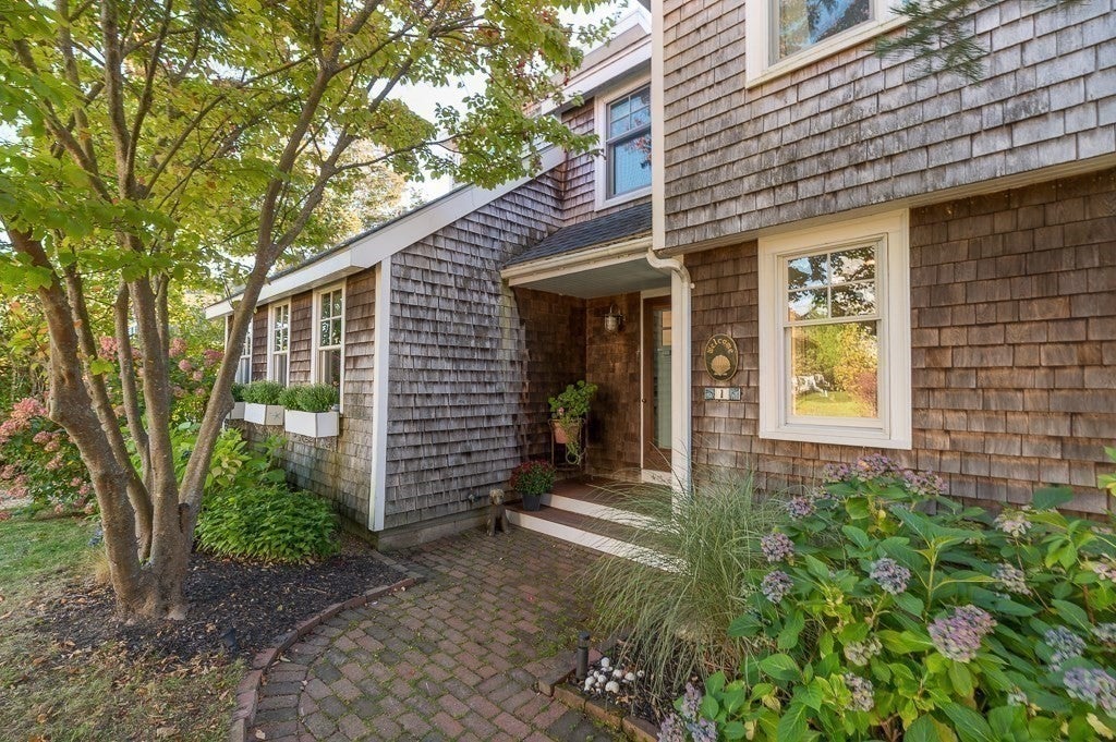 1 Beachview Ln