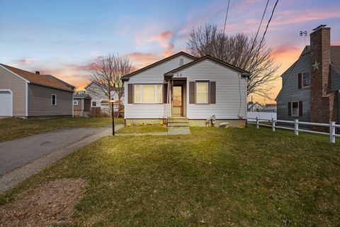 38 Second St Somerset MA 02726