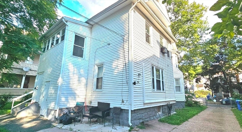 76 Acushnet Ave