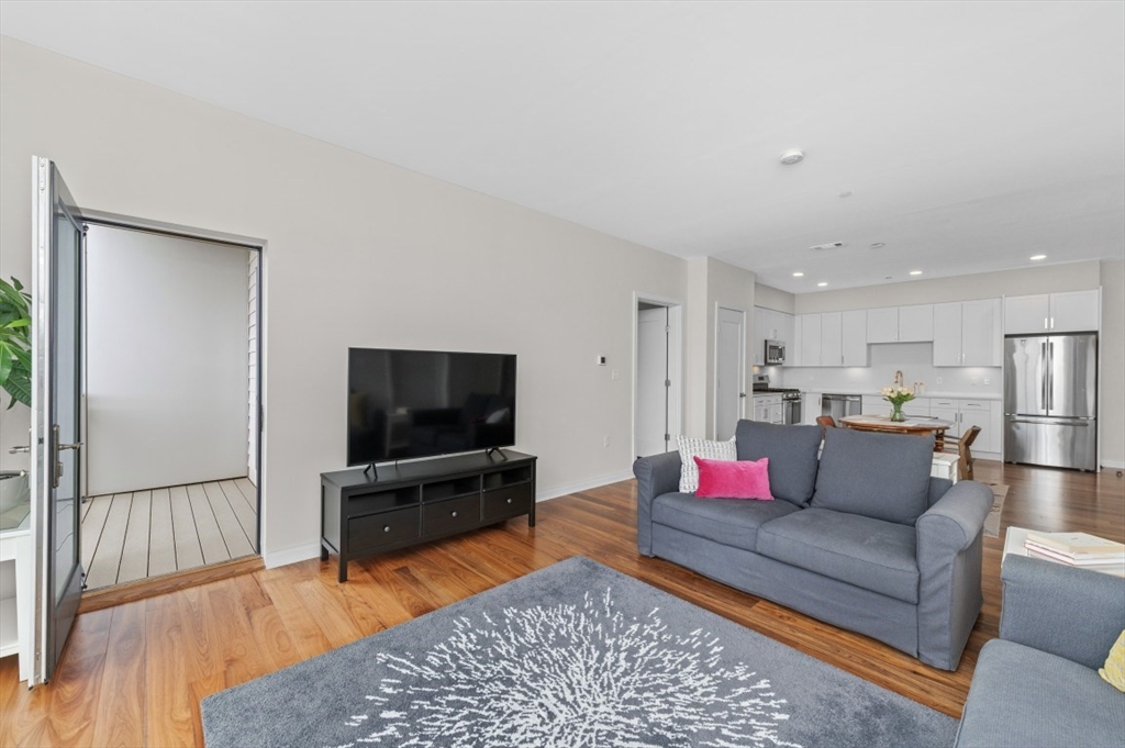 3531 Washington Street 417