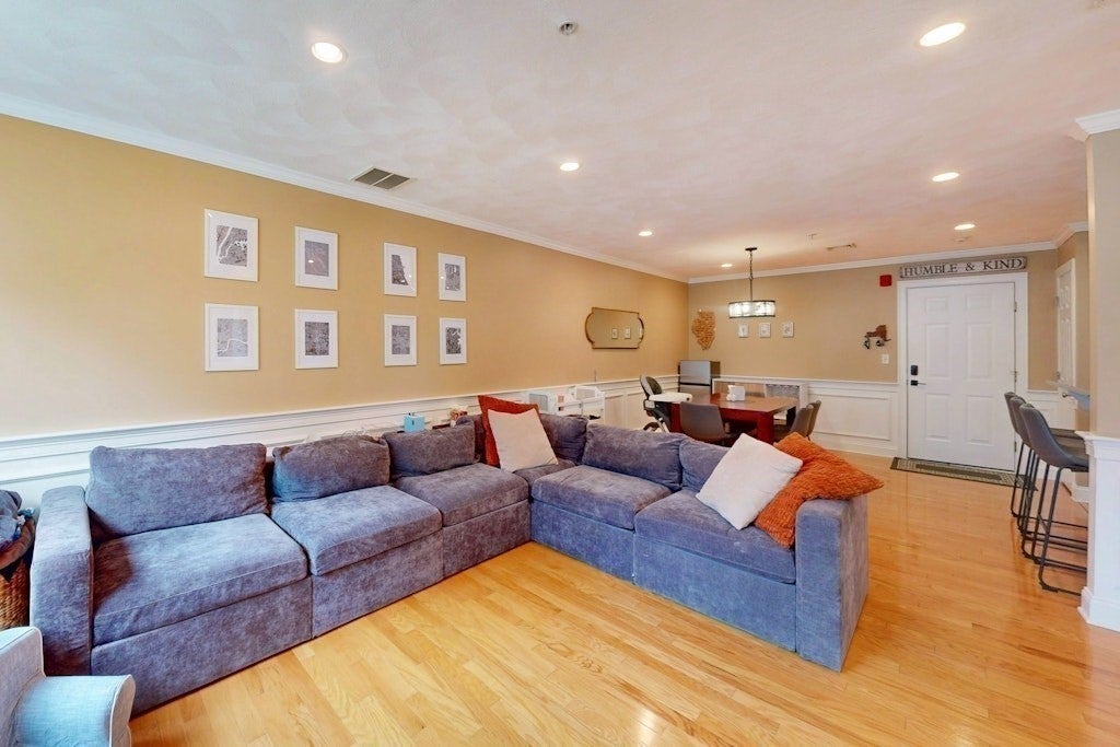 215 Harvard 19