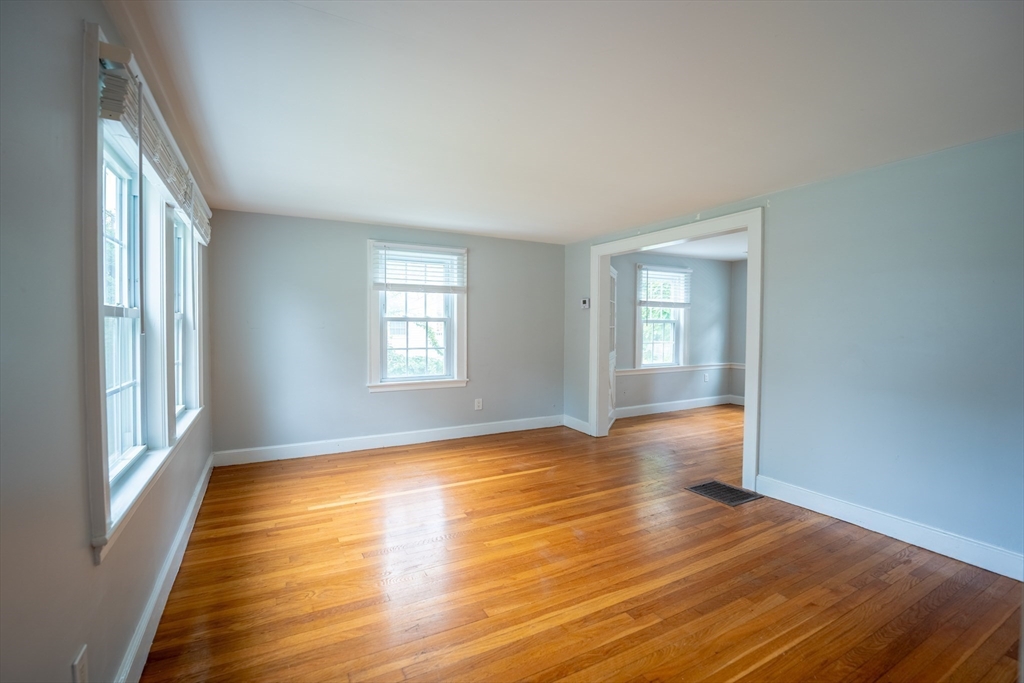 Click for 993 Massachusetts Ave #993, Lexington, MA slideshow