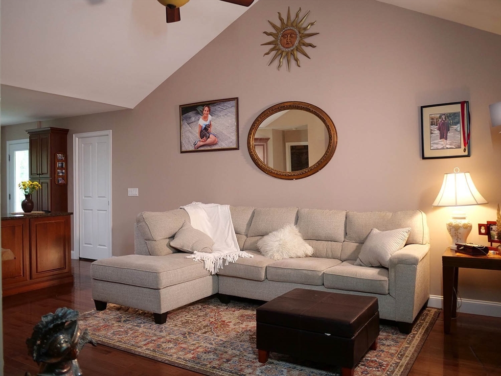 4 Bluebird Ln 4
