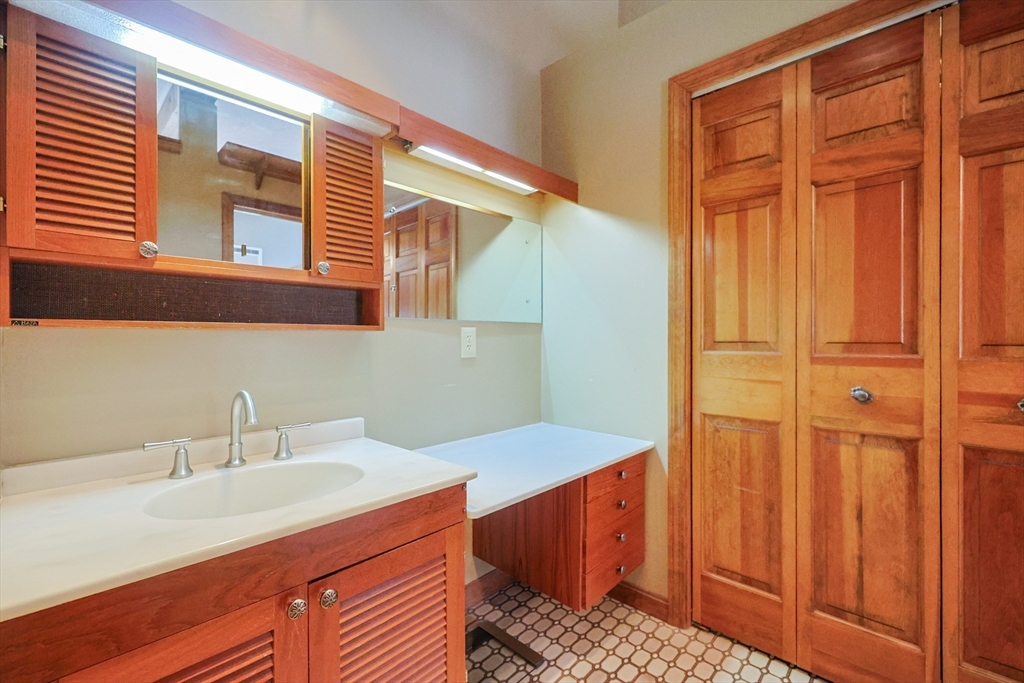 36 Bruce Avenue, Shrewsbury, MA Photo #22