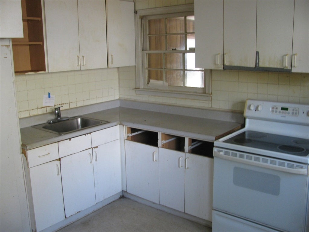86 Pheland St, Springfield, MA Photo #8
