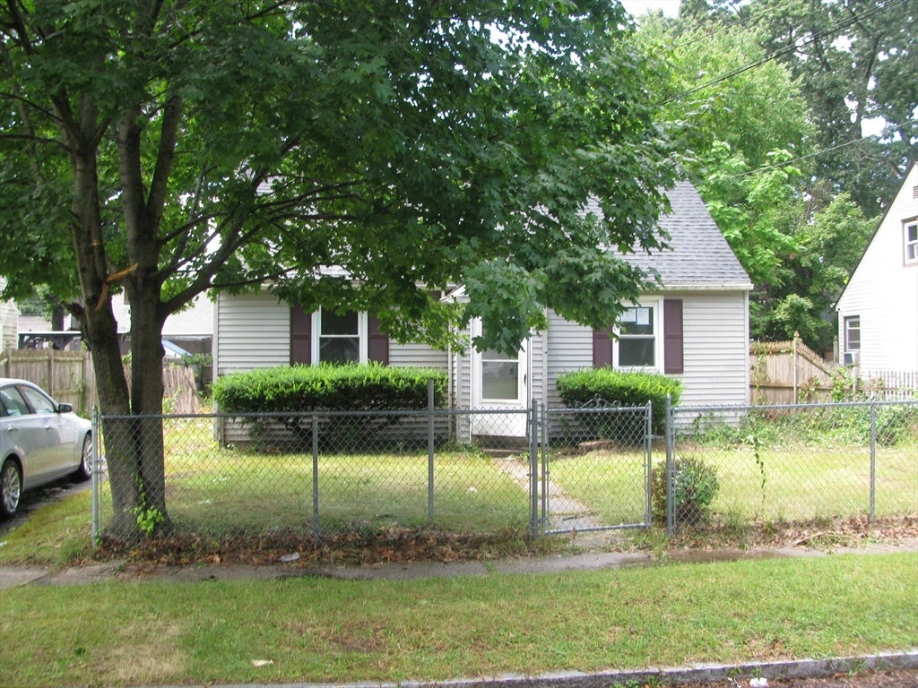 86 Pheland St, Springfield, MA Photo #2