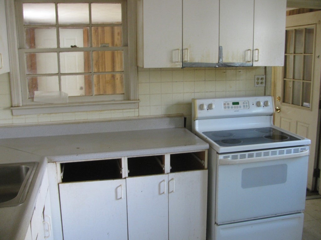 86 Pheland St, Springfield, MA Photo #7