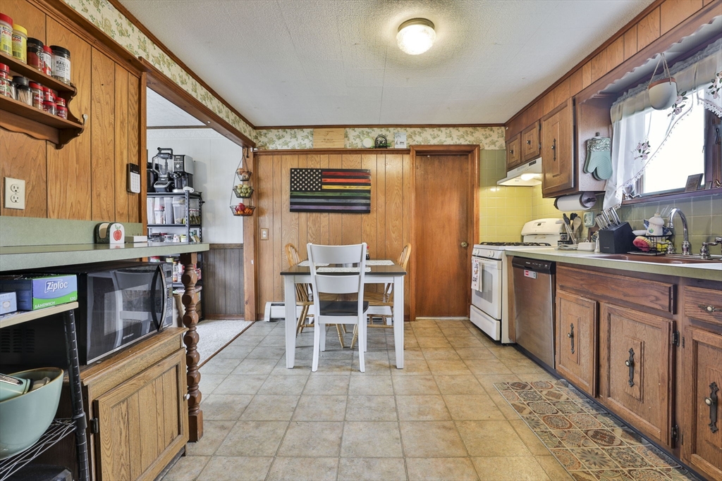 Methuen, Massachusetts 01844, United States, 3 Bedrooms Bedrooms, ,1 BathroomBathrooms,Residential,Active,244181