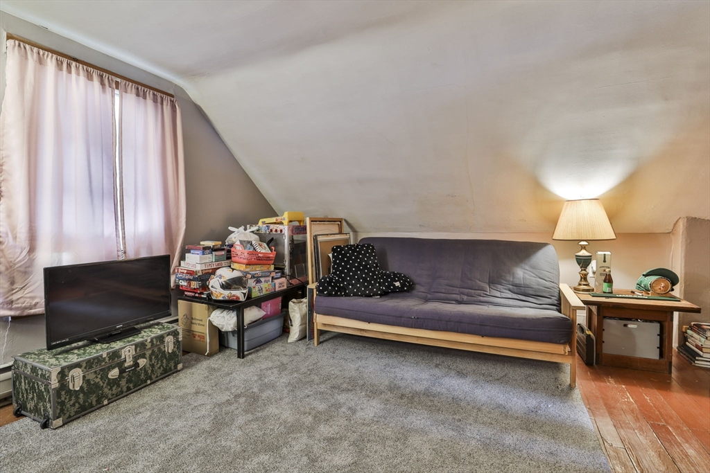 Methuen, Massachusetts 01844, United States, 3 Bedrooms Bedrooms, ,1 BathroomBathrooms,Residential,Active,244181