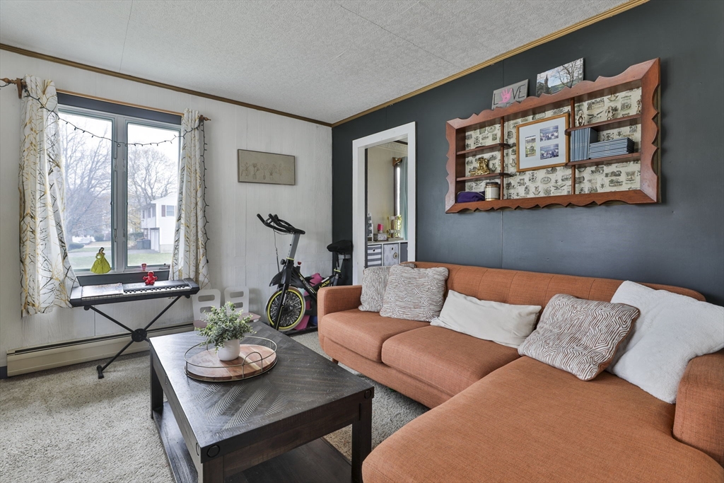 Methuen, Massachusetts 01844, United States, 3 Bedrooms Bedrooms, ,1 BathroomBathrooms,Residential,Active,244181