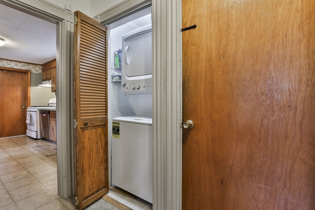 Methuen, Massachusetts 01844, United States, 3 Bedrooms Bedrooms, ,1 BathroomBathrooms,Residential,Active,244181