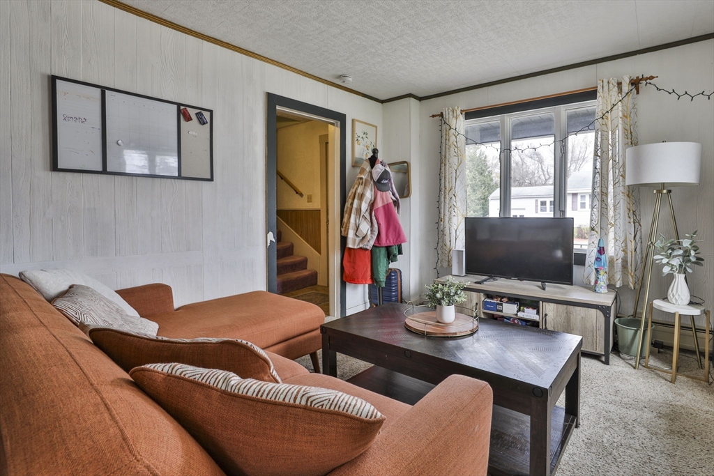 Methuen, Massachusetts 01844, United States, 3 Bedrooms Bedrooms, ,1 BathroomBathrooms,Residential,Active,244181