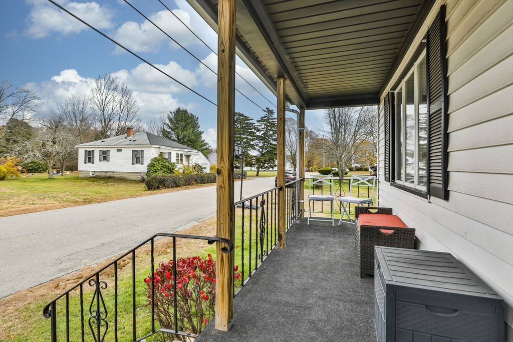 Methuen, Massachusetts 01844, United States, 3 Bedrooms Bedrooms, ,1 BathroomBathrooms,Residential,Active,244181