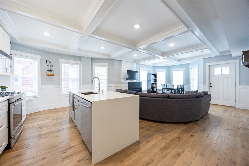 81 Conwell Ave #2, Somerville, MA Photo #8