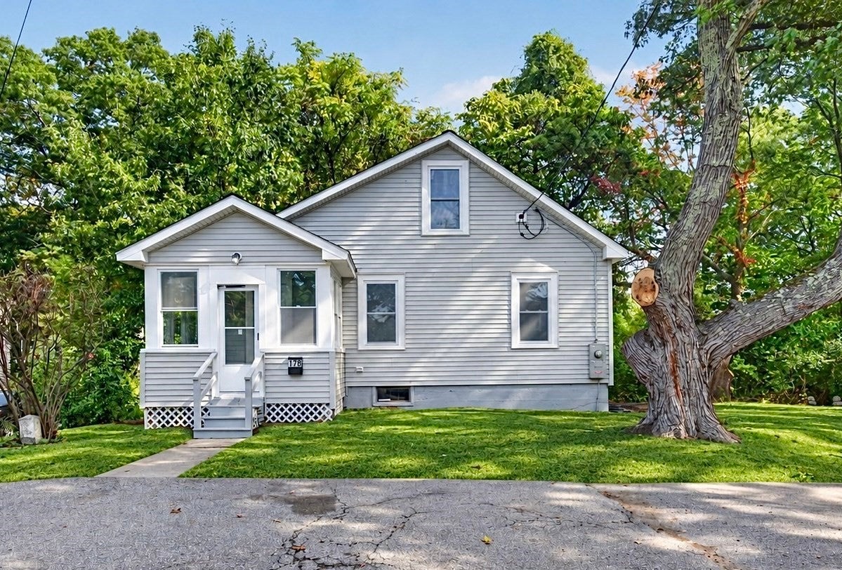 17 B St, Chelmsford, MA, 17 B St, Chelmsford, MA Photo #1