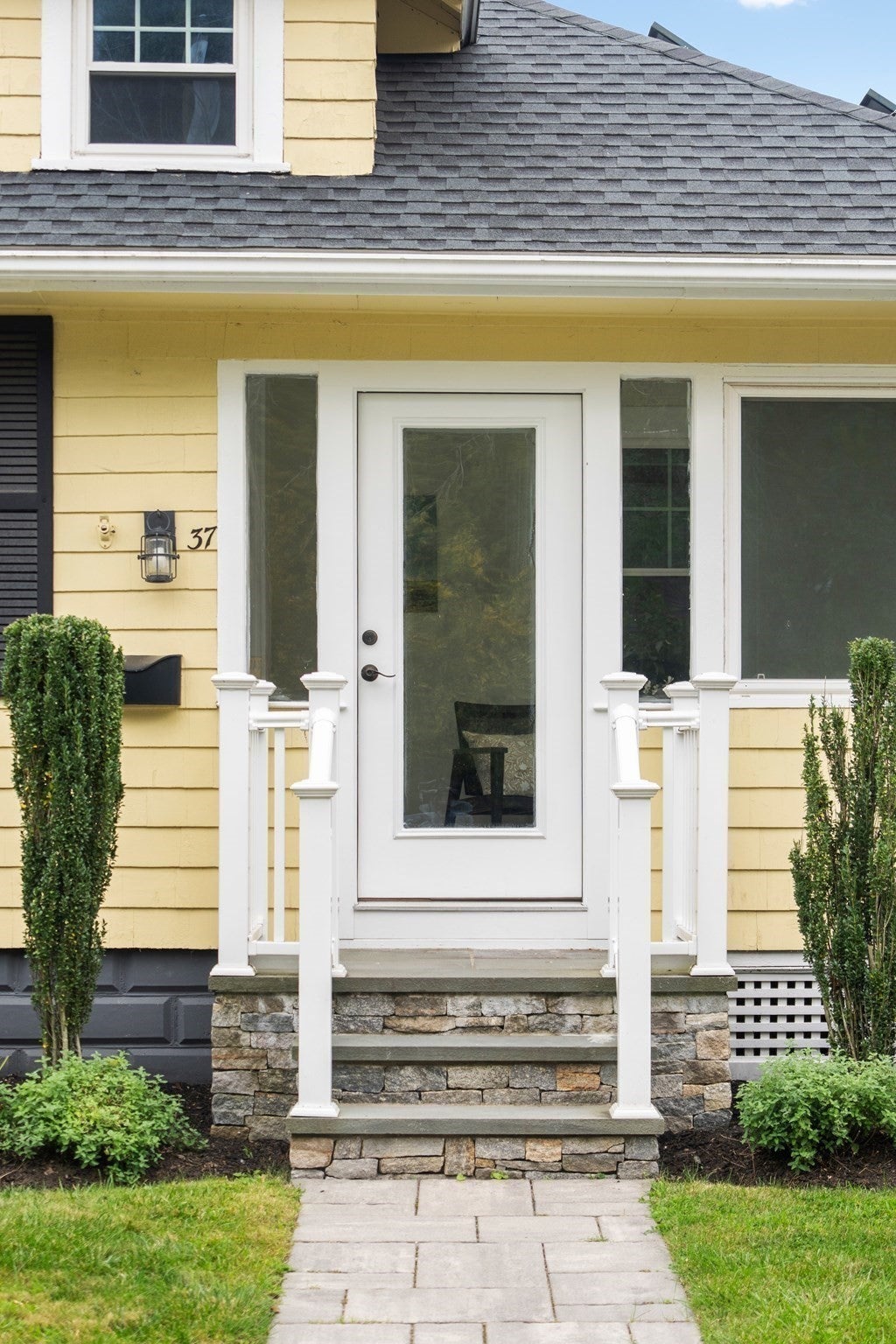 37 Lynde Ave