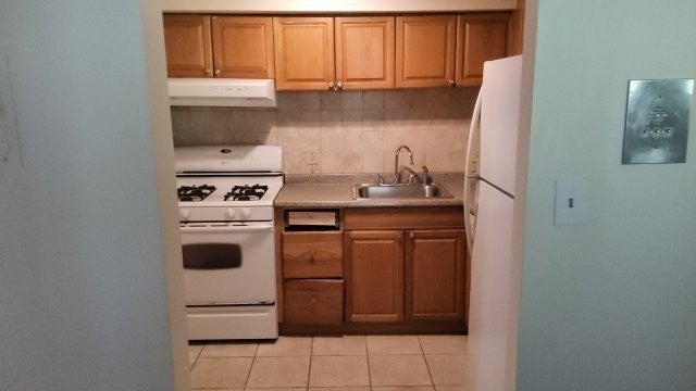 9 Longwood Dr 4