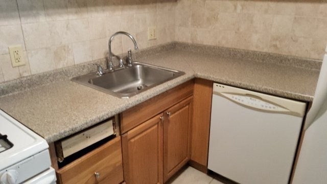 9 Longwood Dr 4