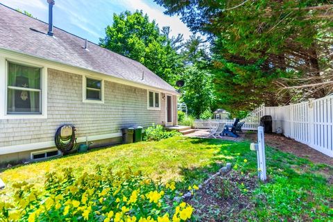 Single Family Residence in Mashpee MA 43 Ships Lantern Dr 38.jpg