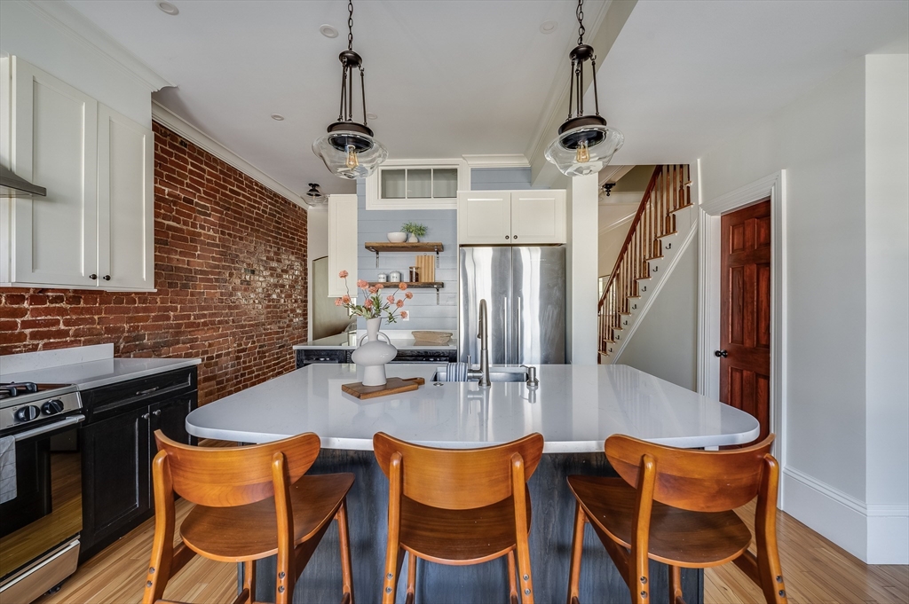 582 E 7th St, Boston, MA Photo #8