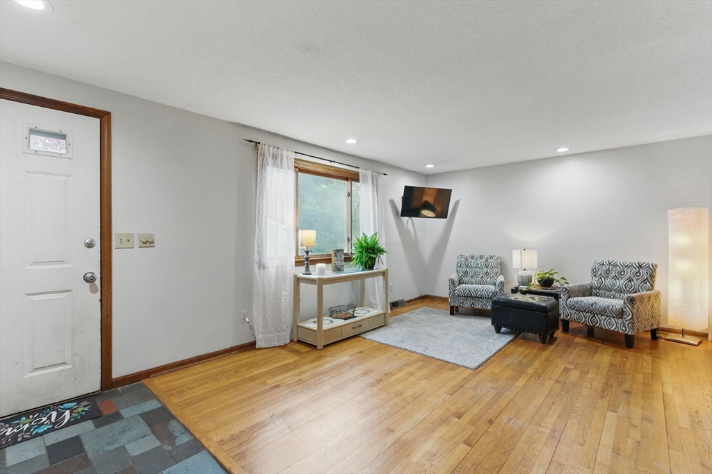 24 Westbanks Ct