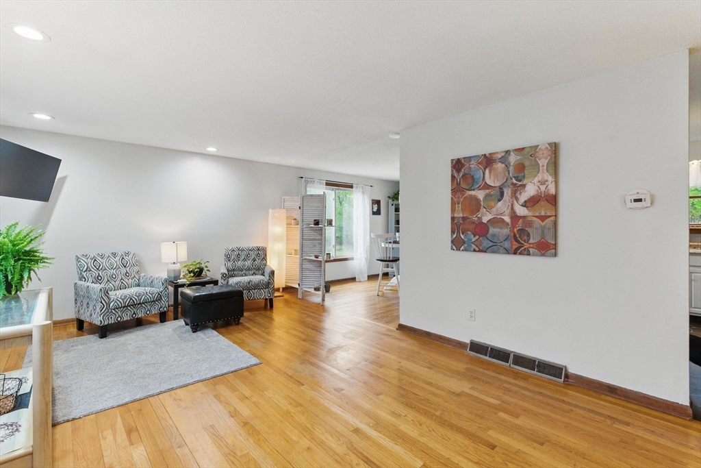 24 Westbanks Ct