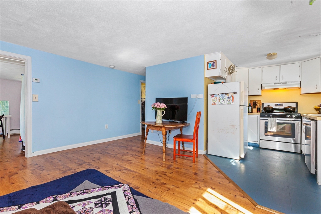 1077 Shirley St