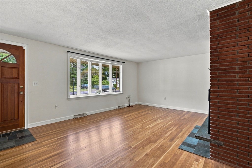 19 Champlain Dr, Hudson, MA, 19 Champlain Dr, Hudson, MA Photo #8