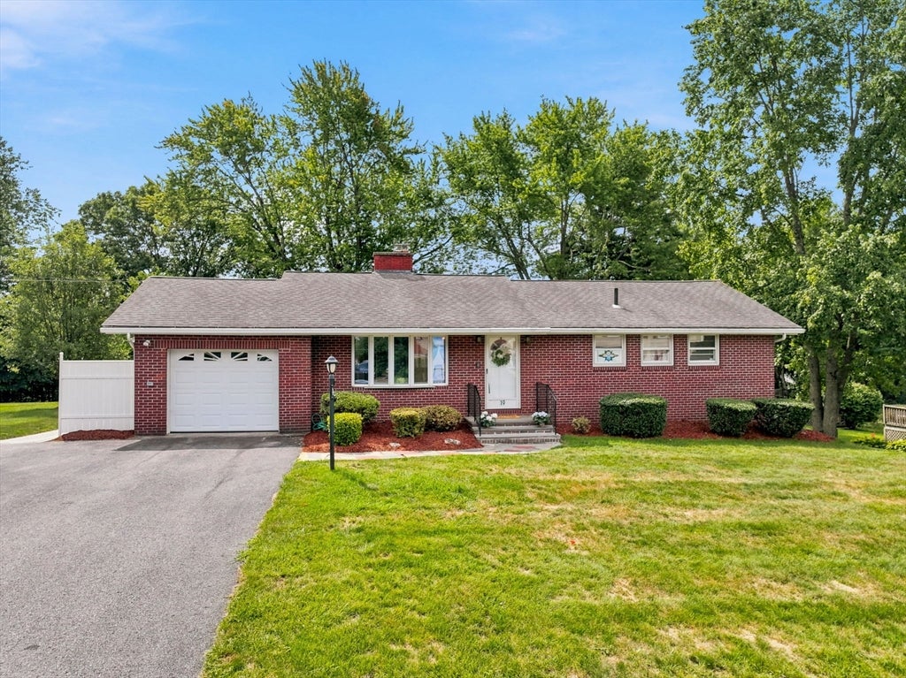19 Champlain Dr, Hudson, MA, 19 Champlain Dr, Hudson, MA Photo #1