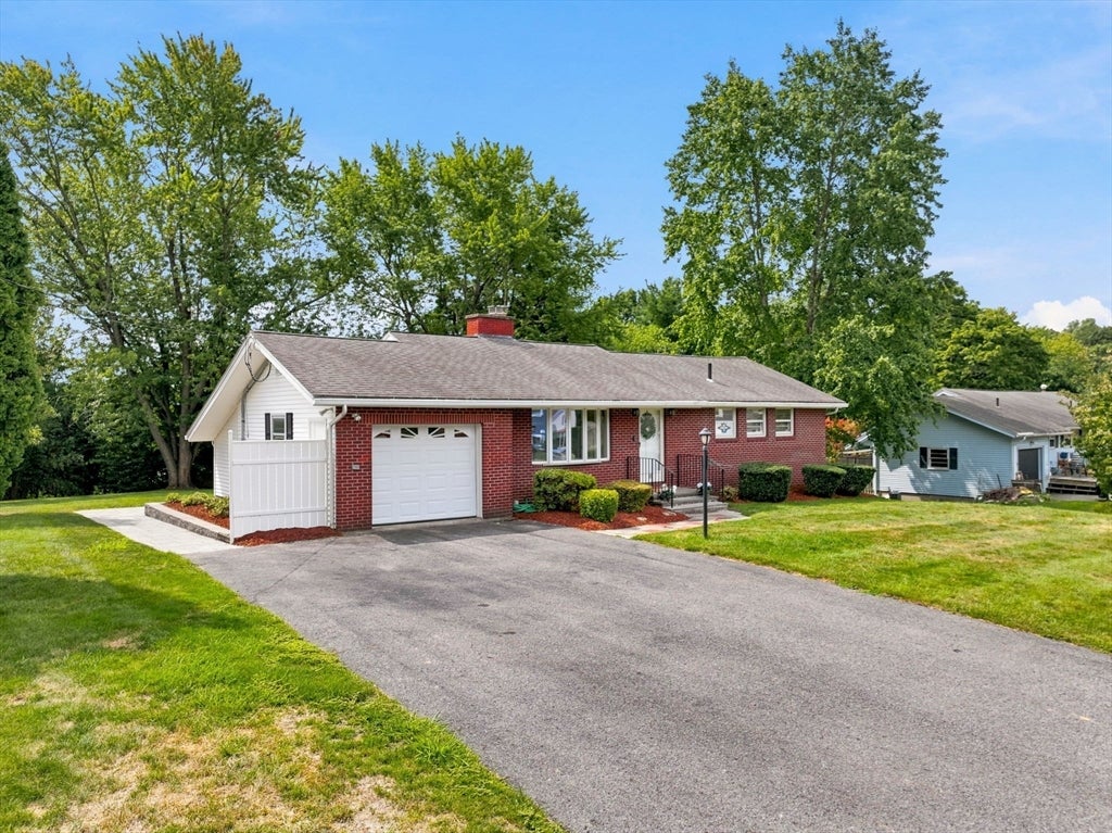 19 Champlain Dr, Hudson, MA, 19 Champlain Dr, Hudson, MA Photo #2