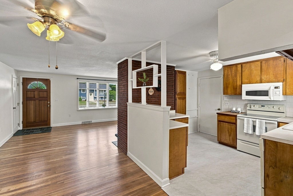 19 Champlain Dr, Hudson, MA, 19 Champlain Dr, Hudson, MA Photo #10