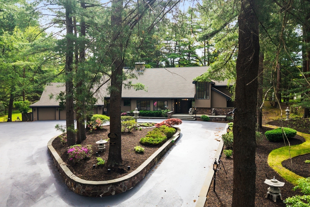 1215 Main St