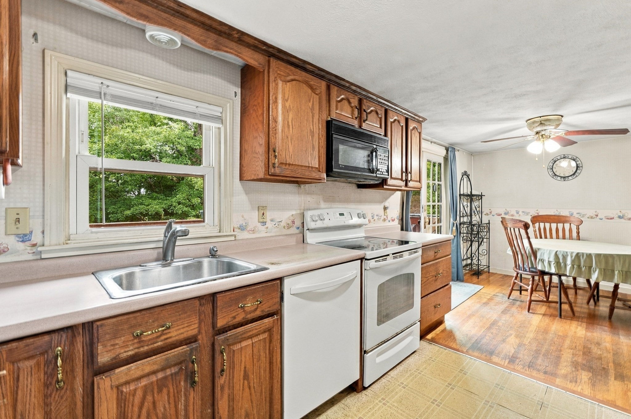 27 Old Meetinghouse Road, Auburn, MA Photo #12
