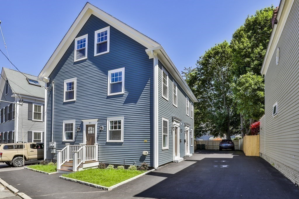 Photo of 25 Carter St, Newburyport, MA