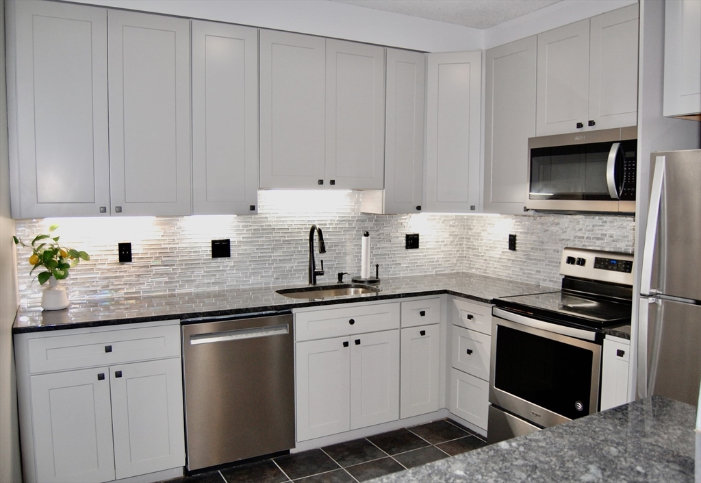 200 Cove Way #113, Quincy, MA Photo #1