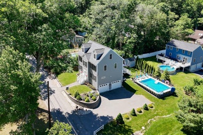 34 Amesbury Ave Amesbury MA 01913