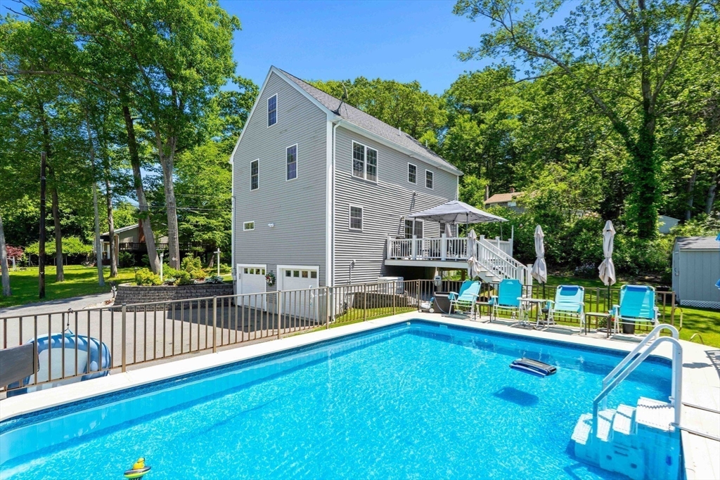 34 Amesbury Ave