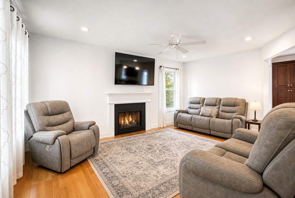 34 Amesbury Ave